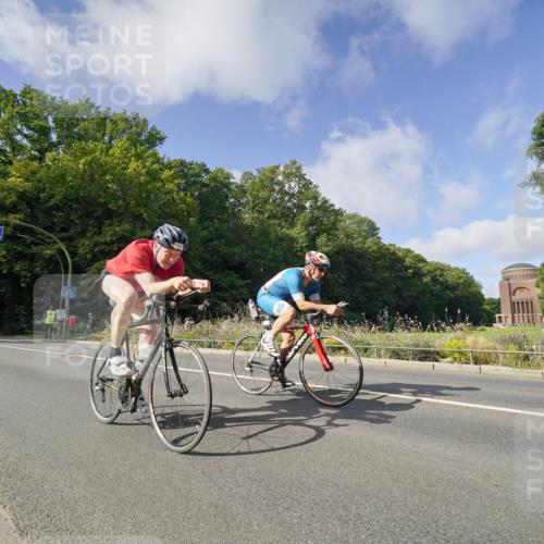 14.09.2025 - Stadtparktriathlon Michael Burmester http://msf.ph/oto/8892059 14.09.2025 10:55:55 Radfahren 647, 740, 765, 792, 818, 851 meine-sportfotos.de