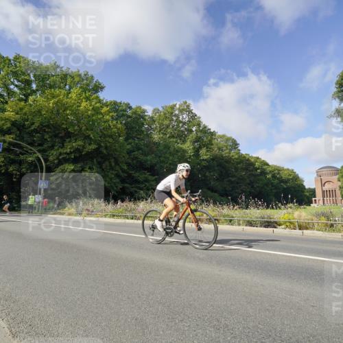 14.09.2025 - Stadtparktriathlon Michael Burmester http://msf.ph/oto/8892063 14.09.2025 10:56:00 Radfahren 647, 679, 740, 792, 818, 831, 851 meine-sportfotos.de