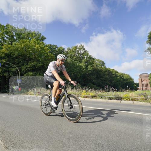 14.09.2025 - Stadtparktriathlon Michael Burmester http://msf.ph/oto/8892067 14.09.2025 10:56:07 Radfahren 679, 781, 818, 831 meine-sportfotos.de