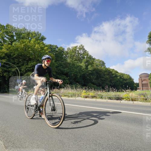 14.09.2025 - Stadtparktriathlon Michael Burmester http://msf.ph/oto/8892075 14.09.2025 10:56:33 Radfahren 645, 763, 774, 778, 802, 803, 849, 888 meine-sportfotos.de