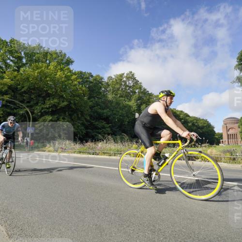 14.09.2025 - Stadtparktriathlon Michael Burmester http://msf.ph/oto/8892092 14.09.2025 10:56:49 Radfahren 697, 746, 755, 764, 767, 771, 776, 783, 796, 807, 811, 817, 914 meine-sportfotos.de