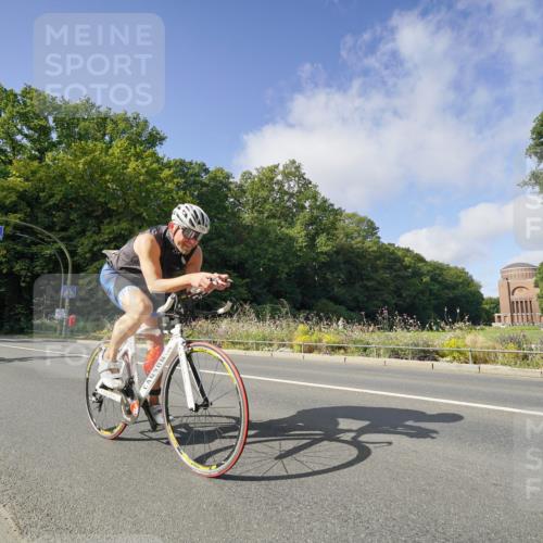 14.09.2025 - Stadtparktriathlon Michael Burmester http://msf.ph/oto/8892104 14.09.2025 10:57:00 Radfahren 782, 796, 798, 817, 909 meine-sportfotos.de