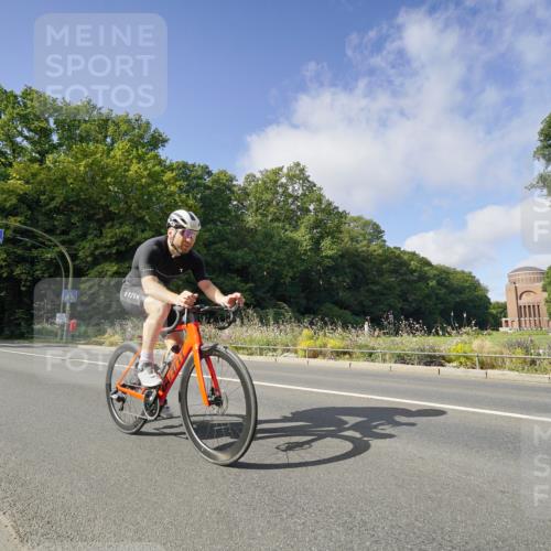 14.09.2025 - Stadtparktriathlon Michael Burmester http://msf.ph/oto/8892106 14.09.2025 10:57:01 Radfahren 782, 796, 798, 909 meine-sportfotos.de