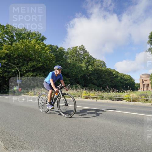 14.09.2025 - Stadtparktriathlon Michael Burmester http://msf.ph/oto/8892123 14.09.2025 10:57:41 Radfahren 744, 777, 833 meine-sportfotos.de