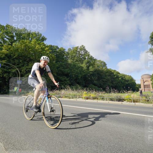 14.09.2025 - Stadtparktriathlon Michael Burmester http://msf.ph/oto/8892128 14.09.2025 10:57:56 Radfahren 637, 737, 816, 836, 841, 853 meine-sportfotos.de