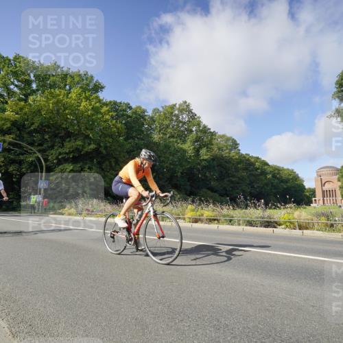 14.09.2025 - Stadtparktriathlon Michael Burmester http://msf.ph/oto/8892129 14.09.2025 10:57:59 Radfahren 637, 737, 816, 826, 836, 841, 853 meine-sportfotos.de