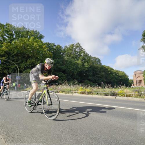 14.09.2025 - Stadtparktriathlon Michael Burmester http://msf.ph/oto/8892137 14.09.2025 10:58:23 Radfahren 692, 820, 835, 846, 848, 852, 859, 861, 872, 898, 919 meine-sportfotos.de