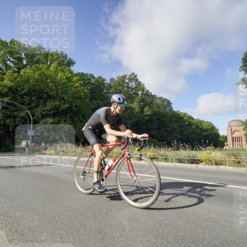 14.09.2025 - Stadtparktriathlon Michael Burmester http://msf.ph/oto/8892139 14.09.2025 10:58:24 Radfahren 692, 820, 835, 846, 848, 852, 859, 861, 872, 898, 919 meine-sportfotos.de