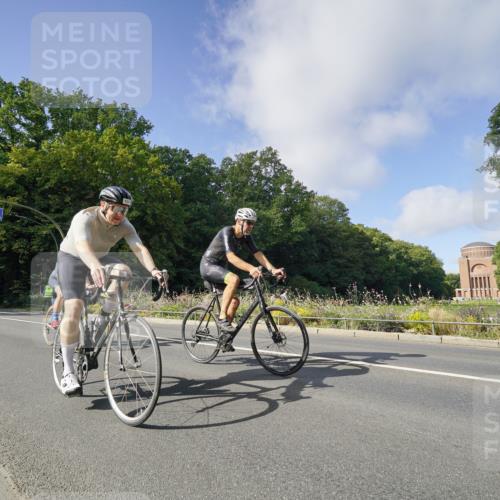 14.09.2025 - Stadtparktriathlon Michael Burmester http://msf.ph/oto/8892144 14.09.2025 10:58:28 Radfahren 820, 821, 835, 846, 848, 852, 859, 861, 872, 898, 919 meine-sportfotos.de