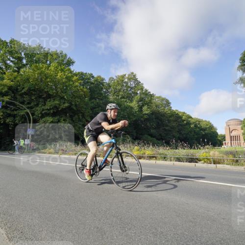 14.09.2025 - Stadtparktriathlon Michael Burmester http://msf.ph/oto/8892151 14.09.2025 10:58:39 Radfahren 714, 821, 897 meine-sportfotos.de