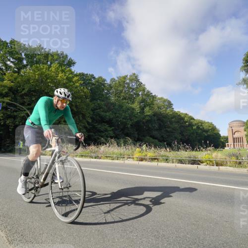14.09.2025 - Stadtparktriathlon Michael Burmester http://msf.ph/oto/8892171 14.09.2025 10:59:07 Radfahren 683, 727, 739, 743, 759, 799, 862, 873, 882, 920 meine-sportfotos.de