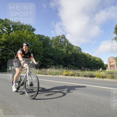 14.09.2025 - Stadtparktriathlon Michael Burmester http://msf.ph/oto/8892175 14.09.2025 10:59:12 Radfahren 683, 739, 759, 886, 920 meine-sportfotos.de