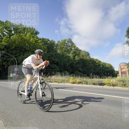 14.09.2025 - Stadtparktriathlon Michael Burmester http://msf.ph/oto/8892185 14.09.2025 10:59:25 Radfahren 698, 748, 752, 775, 800, 813, 889 meine-sportfotos.de