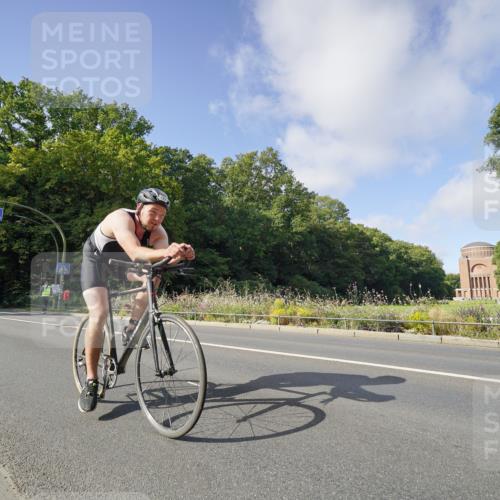 14.09.2025 - Stadtparktriathlon Michael Burmester http://msf.ph/oto/8892188 14.09.2025 10:59:38 Radfahren 698, 785 meine-sportfotos.de
