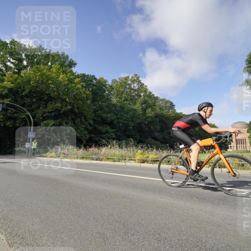 14.09.2025 - Stadtparktriathlon Michael Burmester http://msf.ph/oto/8892198 14.09.2025 11:00:07 Radfahren 678, 839, 858, 874, 894 meine-sportfotos.de