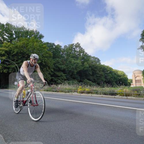 14.09.2025 - Stadtparktriathlon Michael Burmester http://msf.ph/oto/8892219 14.09.2025 11:00:46 Radfahren 716, 724, 730, 735, 793, 805, 865, 870, 918, 921 meine-sportfotos.de