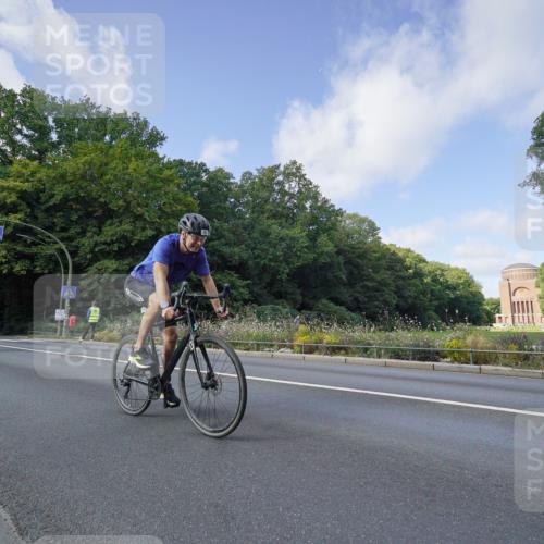 14.09.2025 - Stadtparktriathlon Michael Burmester http://msf.ph/oto/8892229 14.09.2025 11:01:02 Radfahren 758, 797, 825, 843, 892, 895 meine-sportfotos.de