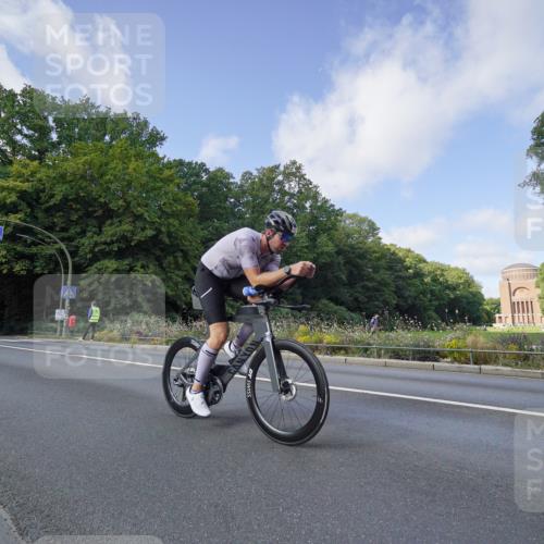 14.09.2025 - Stadtparktriathlon Michael Burmester http://msf.ph/oto/8892233 14.09.2025 11:01:05 Radfahren 758, 797, 806, 825, 843, 892, 895 meine-sportfotos.de