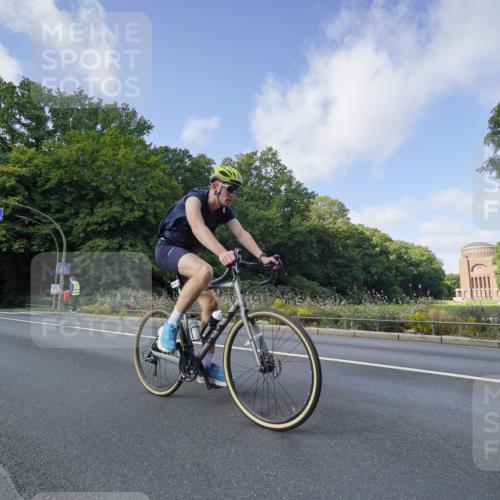14.09.2025 - Stadtparktriathlon Michael Burmester http://msf.ph/oto/8892236 14.09.2025 11:01:11 Radfahren 749, 758, 806, 825, 902 meine-sportfotos.de