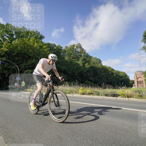 14.09.2025 - Stadtparktriathlon Michael Burmester http://msf.ph/oto/8892243 14.09.2025 11:01:26 Radfahren 728, 766, 772, 808, 847, 876 meine-sportfotos.de