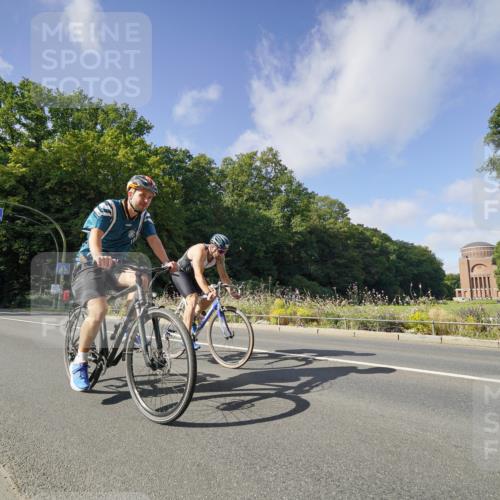 14.09.2025 - Stadtparktriathlon Michael Burmester http://msf.ph/oto/8892245 14.09.2025 11:01:32 Radfahren 728, 769, 772, 847, 901 meine-sportfotos.de