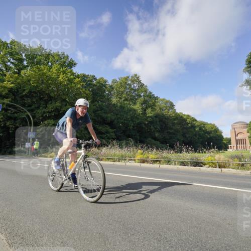 14.09.2025 - Stadtparktriathlon Michael Burmester http://msf.ph/oto/8892257 14.09.2025 11:01:59 Radfahren 663, 736, 770, 779, 790, 815, 822, 842, 854, 868, 900 meine-sportfotos.de