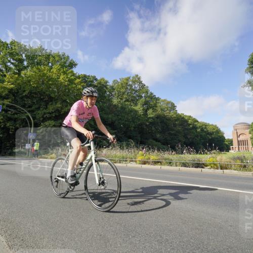 14.09.2025 - Stadtparktriathlon Michael Burmester http://msf.ph/oto/8892258 14.09.2025 11:02:00 Radfahren 663, 736, 770, 779, 790, 815, 822, 842, 854, 868, 900 meine-sportfotos.de