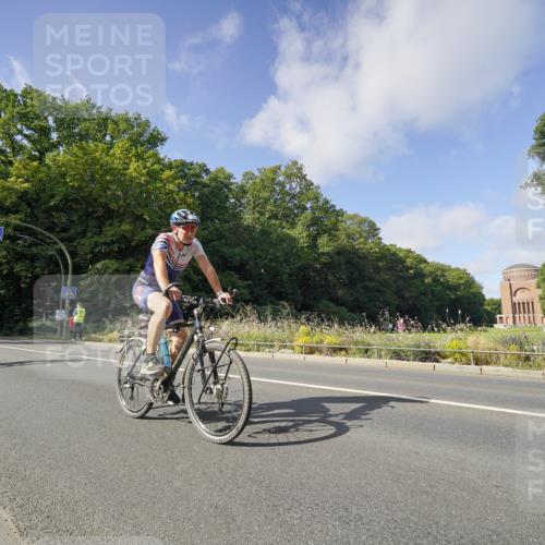 14.09.2025 - Stadtparktriathlon Michael Burmester http://msf.ph/oto/8892261 14.09.2025 11:02:03 Radfahren 736, 779, 780, 790, 822, 842, 854, 868, 875, 900 meine-sportfotos.de
