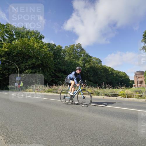 14.09.2025 - Stadtparktriathlon Michael Burmester http://msf.ph/oto/8892277 14.09.2025 11:02:26 Radfahren 761, 890, 916 meine-sportfotos.de