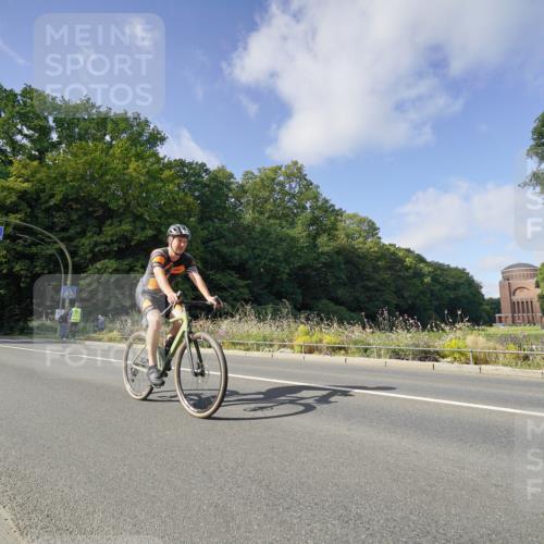 14.09.2025 - Stadtparktriathlon Michael Burmester http://msf.ph/oto/8892278 14.09.2025 11:02:43 Radfahren 734, 851 meine-sportfotos.de