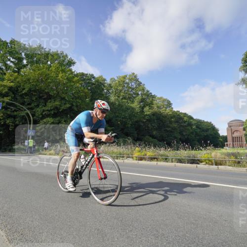 14.09.2025 - Stadtparktriathlon Michael Burmester http://msf.ph/oto/8892280 14.09.2025 11:02:46 Radfahren 734, 851 meine-sportfotos.de