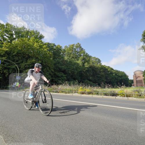 14.09.2025 - Stadtparktriathlon Michael Burmester http://msf.ph/oto/8892287 14.09.2025 11:03:15 Radfahren 646, 708, 788, 849, 877, 888 meine-sportfotos.de