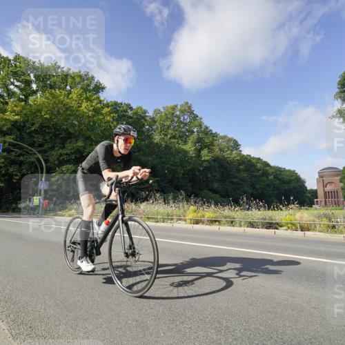 14.09.2025 - Stadtparktriathlon Michael Burmester http://msf.ph/oto/8892291 14.09.2025 11:03:19 Radfahren 657, 708, 764, 782, 788, 849, 877, 888 meine-sportfotos.de