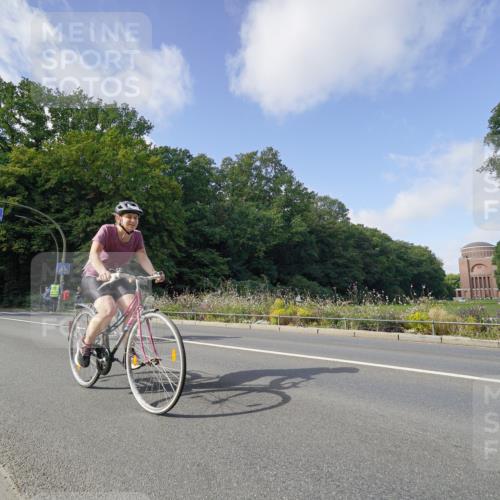 14.09.2025 - Stadtparktriathlon Michael Burmester http://msf.ph/oto/8892300 14.09.2025 11:03:35 Radfahren 668, 760, 811, 817 meine-sportfotos.de