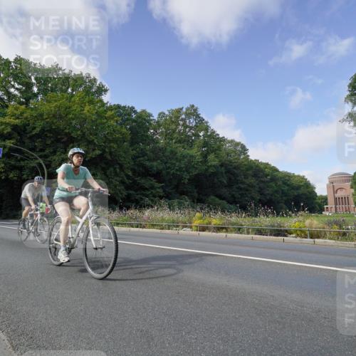 14.09.2025 - Stadtparktriathlon Michael Burmester http://msf.ph/oto/8892319 14.09.2025 11:04:15 Radfahren 628, 655, 671, 686, 755, 774, 778, 802, 803, 818 meine-sportfotos.de