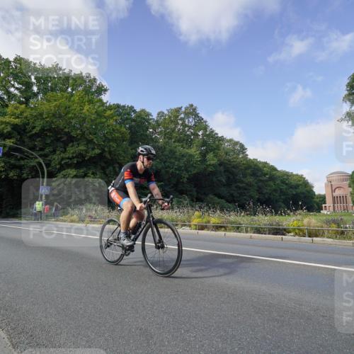 14.09.2025 - Stadtparktriathlon Michael Burmester http://msf.ph/oto/8892321 14.09.2025 11:04:17 Radfahren 628, 655, 671, 686, 755, 774, 802, 803, 818 meine-sportfotos.de