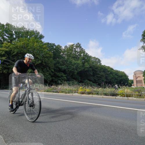 14.09.2025 - Stadtparktriathlon Michael Burmester http://msf.ph/oto/8892335 14.09.2025 11:04:40 Radfahren 627, 746, 754, 807, 824, 905 meine-sportfotos.de