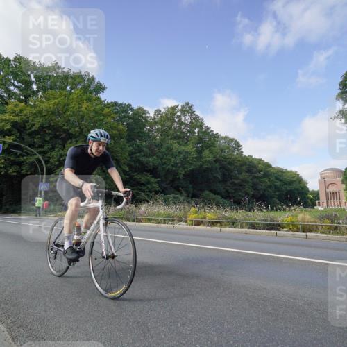 14.09.2025 - Stadtparktriathlon Michael Burmester http://msf.ph/oto/8892339 14.09.2025 11:04:46 Radfahren 754, 807, 824, 905 meine-sportfotos.de