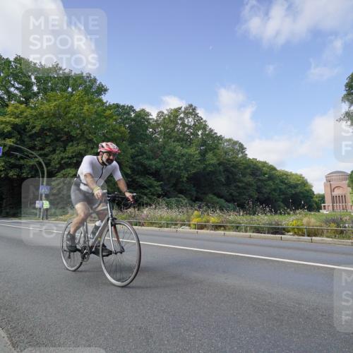 14.09.2025 - Stadtparktriathlon Michael Burmester http://msf.ph/oto/8892340 14.09.2025 11:04:55 Radfahren 737, 826, 828 meine-sportfotos.de
