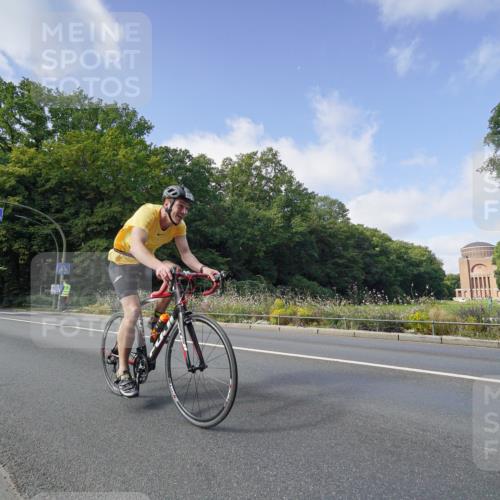 14.09.2025 - Stadtparktriathlon Michael Burmester http://msf.ph/oto/8892351 14.09.2025 11:05:17 Radfahren 827, 833, 835, 836, 841, 853, 919 meine-sportfotos.de