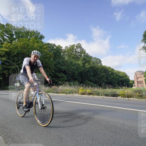 14.09.2025 - Stadtparktriathlon Michael Burmester http://msf.ph/oto/8892353 14.09.2025 11:05:19 Radfahren 827, 835, 836, 841, 853, 855, 898 meine-sportfotos.de