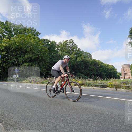 14.09.2025 - Stadtparktriathlon Michael Burmester http://msf.ph/oto/8892354 14.09.2025 11:05:20 Radfahren 827, 835, 836, 841, 846, 853, 855, 898 meine-sportfotos.de