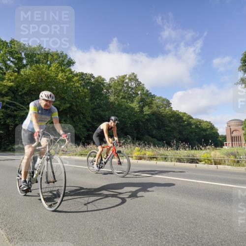 14.09.2025 - Stadtparktriathlon Michael Burmester http://msf.ph/oto/8892365 14.09.2025 11:05:51 Radfahren 727, 743, 744, 750, 756, 759, 799, 804, 859, 861, 897 meine-sportfotos.de
