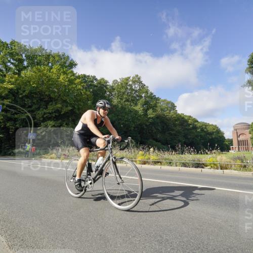 14.09.2025 - Stadtparktriathlon Michael Burmester http://msf.ph/oto/8892369 14.09.2025 11:05:54 Radfahren 727, 743, 744, 750, 756, 759, 799, 804, 848, 897 meine-sportfotos.de