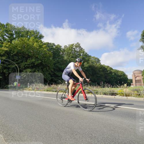 14.09.2025 - Stadtparktriathlon Michael Burmester http://msf.ph/oto/8892373 14.09.2025 11:05:57 Radfahren 727, 743, 744, 750, 756, 759, 799, 804, 848, 897 meine-sportfotos.de