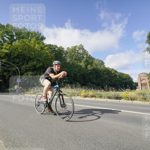 14.09.2025 - Stadtparktriathlon Michael Burmester http://msf.ph/oto/8892374 14.09.2025 11:05:59 Radfahren 727, 743, 744, 750, 848, 897 meine-sportfotos.de