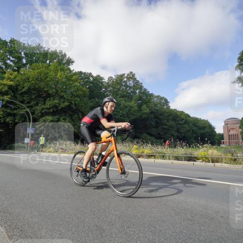 14.09.2025 - Stadtparktriathlon Michael Burmester http://msf.ph/oto/8892397 14.09.2025 11:07:00 Radfahren 752, 813, 874, 882, 920 meine-sportfotos.de