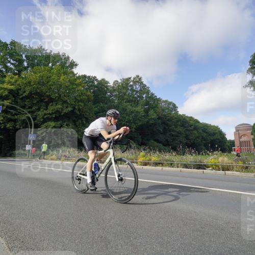 14.09.2025 - Stadtparktriathlon Michael Burmester http://msf.ph/oto/8892399 14.09.2025 11:07:03 Radfahren 752, 813, 874, 882, 920 meine-sportfotos.de