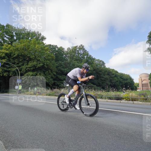 14.09.2025 - Stadtparktriathlon Michael Burmester http://msf.ph/oto/8892404 14.09.2025 11:07:13 Radfahren 739, 785, 825, 838, 865, 886, 920 meine-sportfotos.de