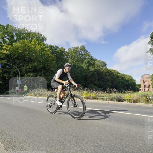 14.09.2025 - Stadtparktriathlon Michael Burmester http://msf.ph/oto/8892434 14.09.2025 11:08:22 Radfahren 758, 839, 878, 915, 918 meine-sportfotos.de